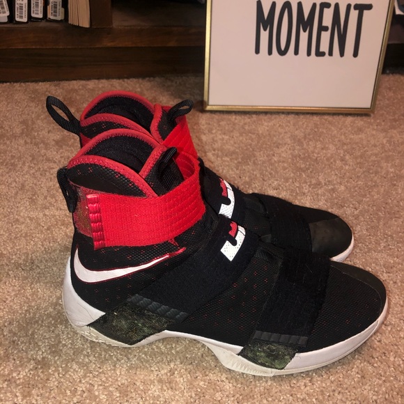**SOLD** Nike Lebron Soldier X. Men size 9. - Picture 2 of 5